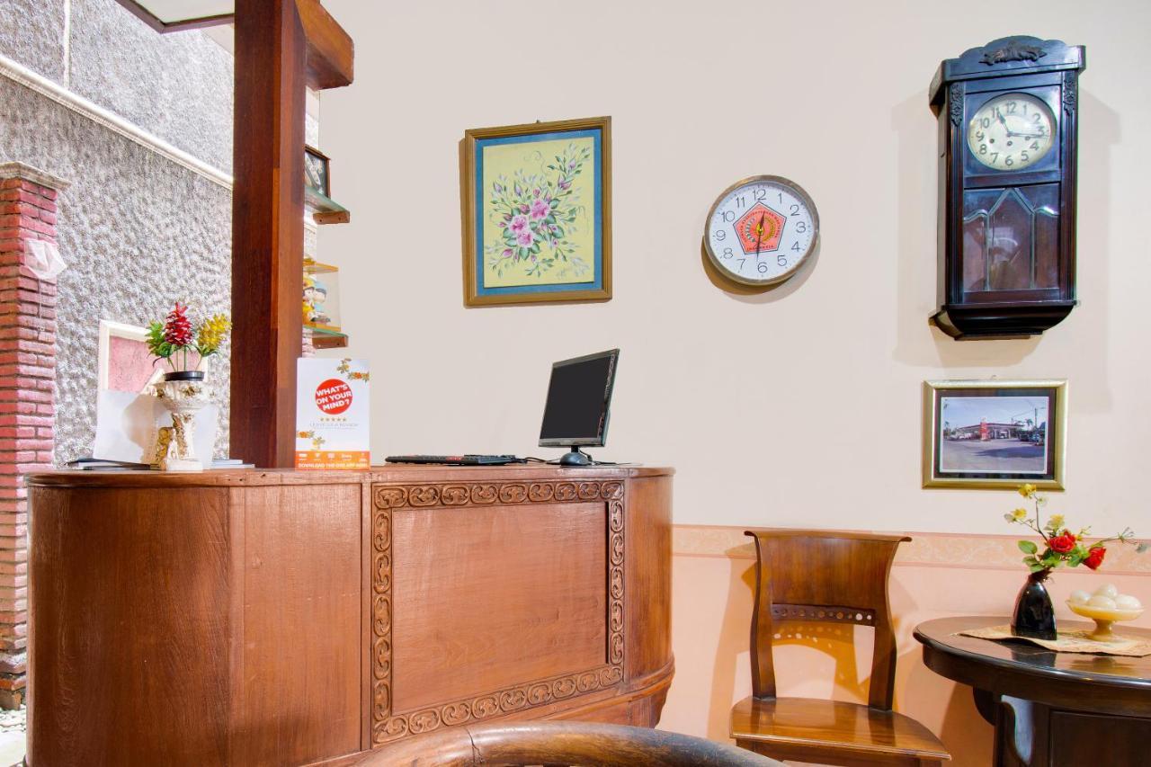 Oyo 3217 The Ts Homestay Malang Extérieur photo