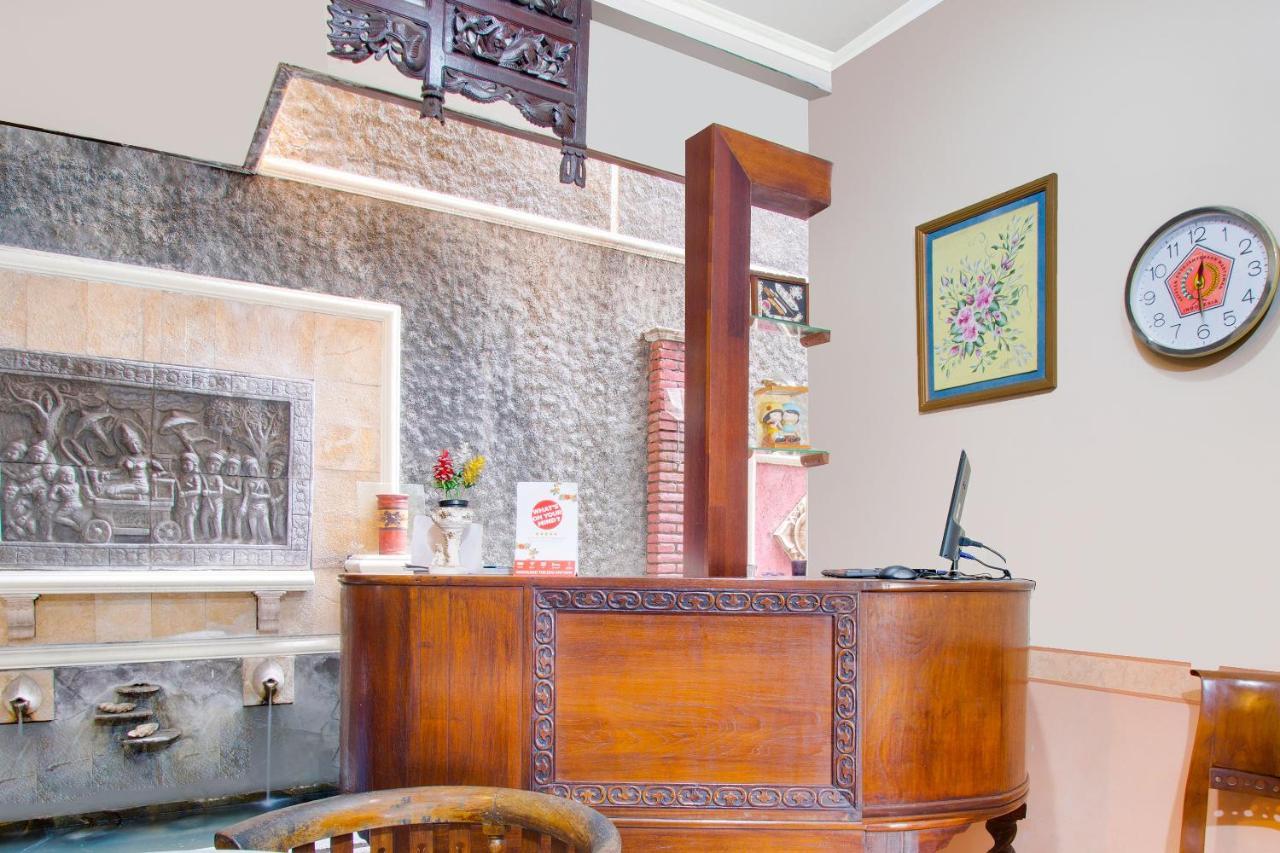 Oyo 3217 The Ts Homestay Malang Extérieur photo