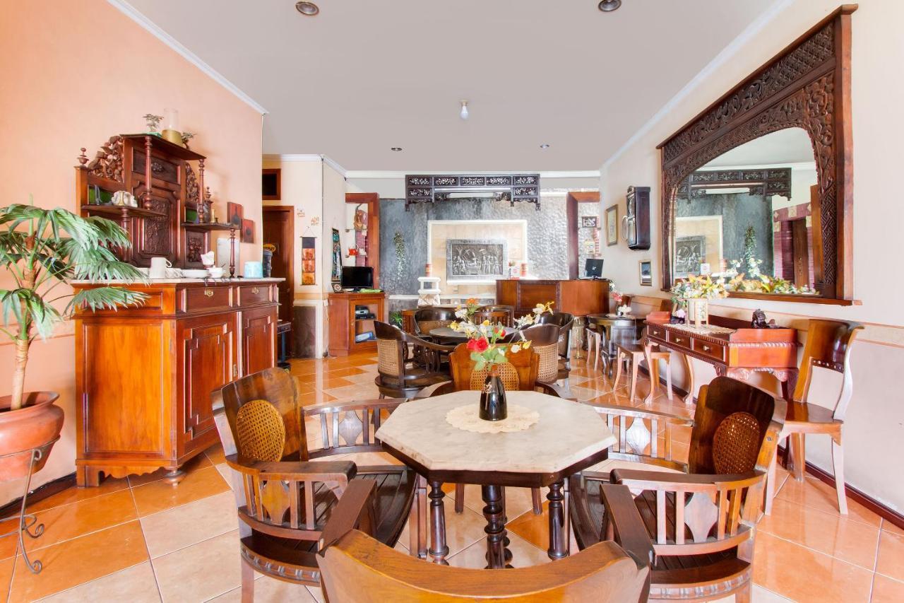 Oyo 3217 The Ts Homestay Malang Extérieur photo