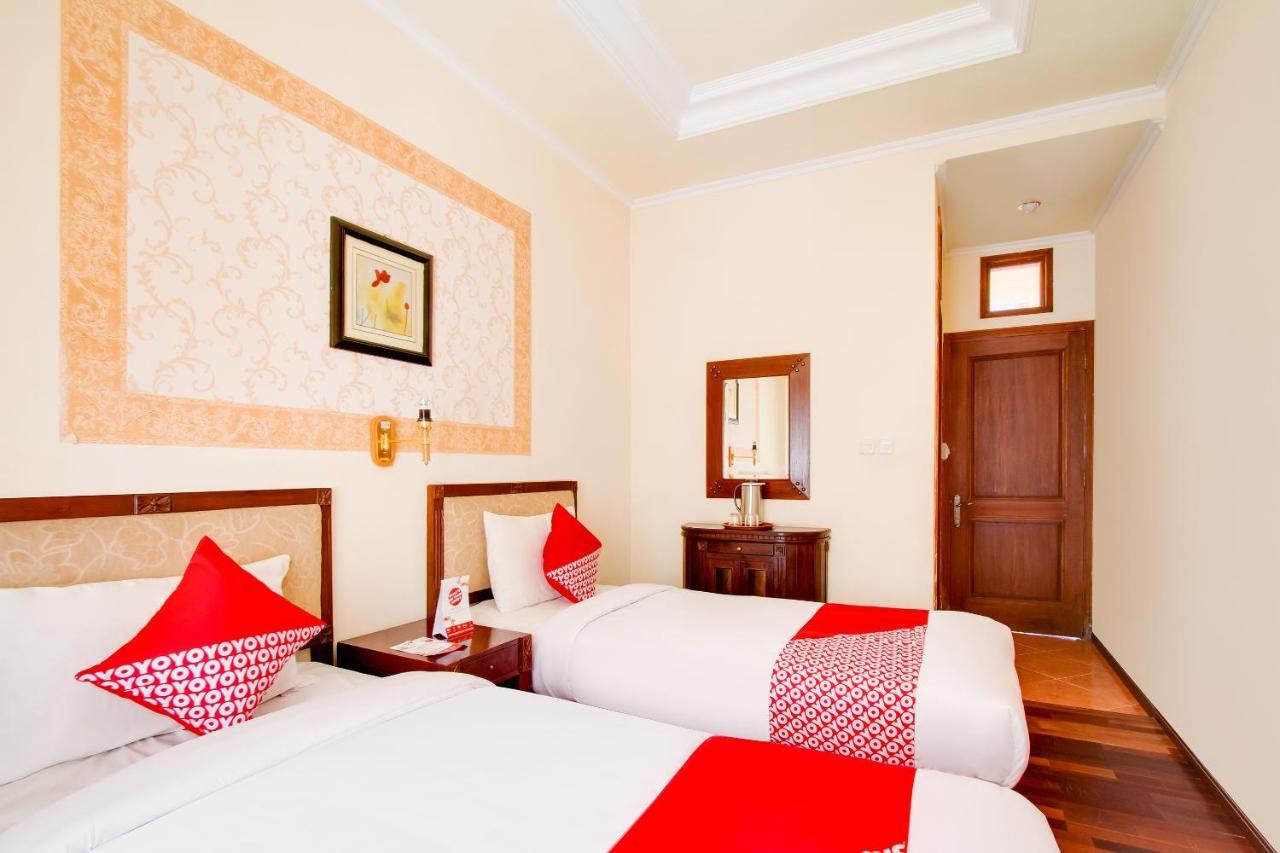 Oyo 3217 The Ts Homestay Malang Extérieur photo