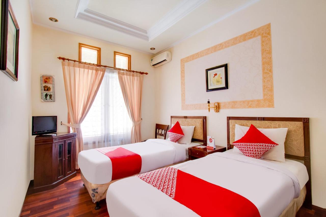 Oyo 3217 The Ts Homestay Malang Extérieur photo