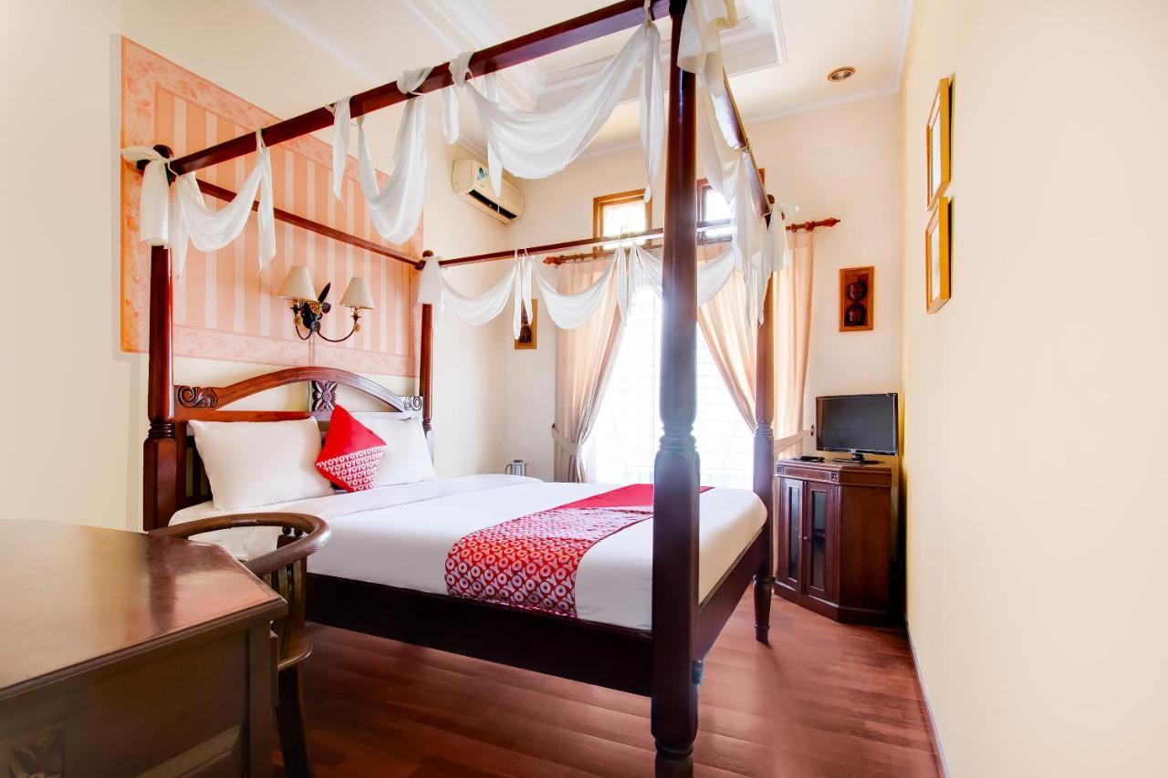 Oyo 3217 The Ts Homestay Malang Extérieur photo