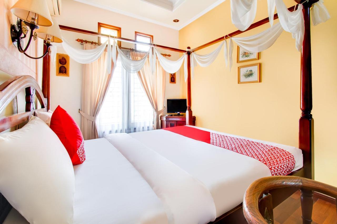 Oyo 3217 The Ts Homestay Malang Extérieur photo